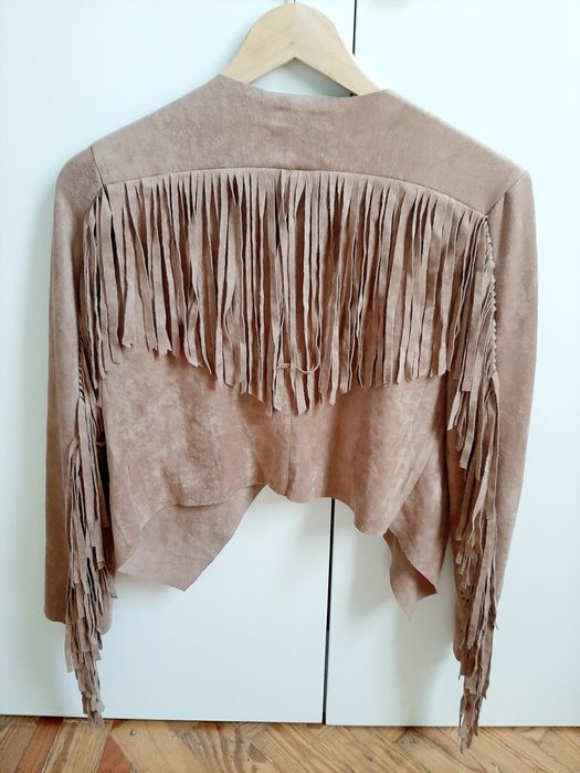 Casaco de camurça com fitas boho