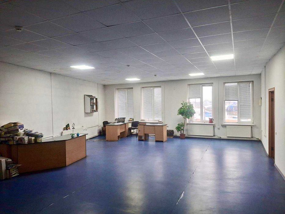 Оренда торгово-офісних приміщень площею 1400 м2 в р-ні вул. Ріпкінська