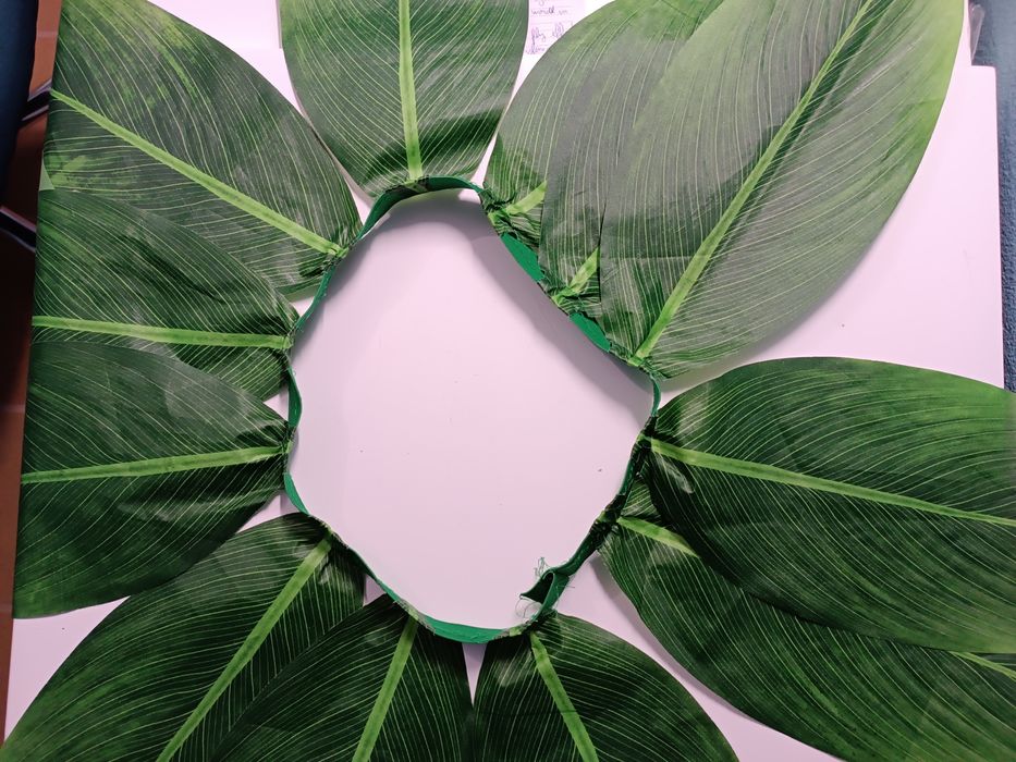 Saia de folhas com elástico