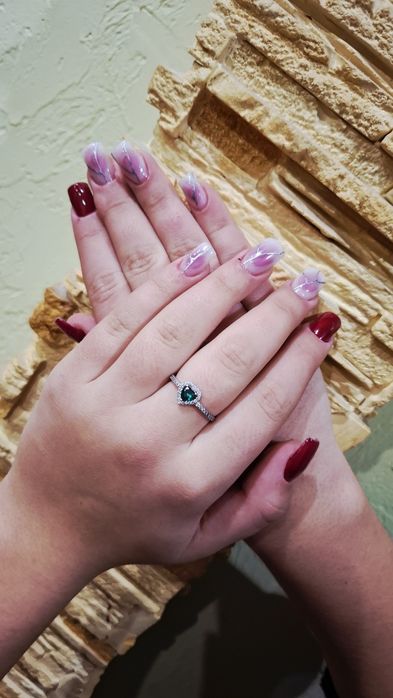 Манікюр та нарощування нігтів