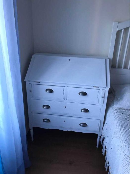 Cómoda e secretária