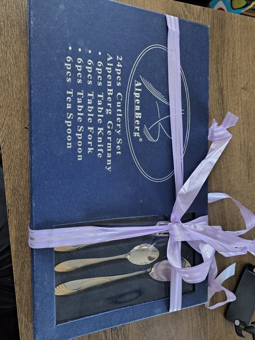 Набор столовий 24 предмети,новий