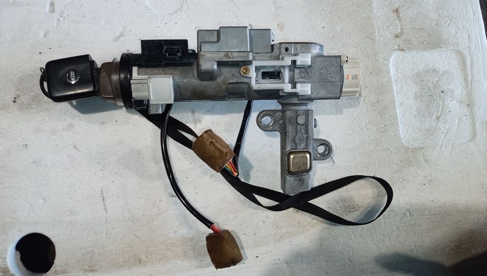 Nissan pathfinder stacyjka atomat