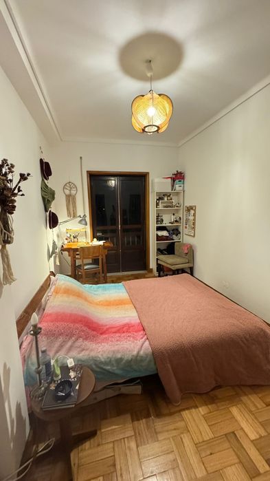 Quarto em  T2 de charme, localizado no Bonfim.