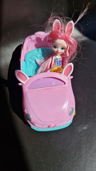 Carro e boneca Enchantimals