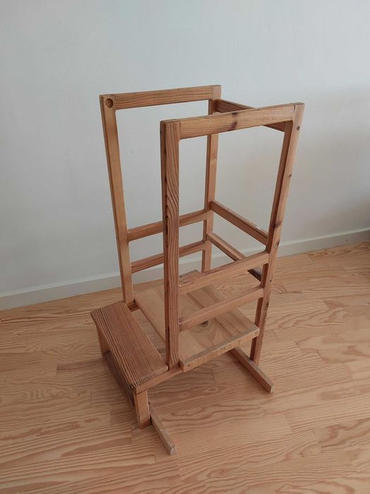 Torre de Aprendizagem Infantil Ajustável – 3 Níveis de Altura