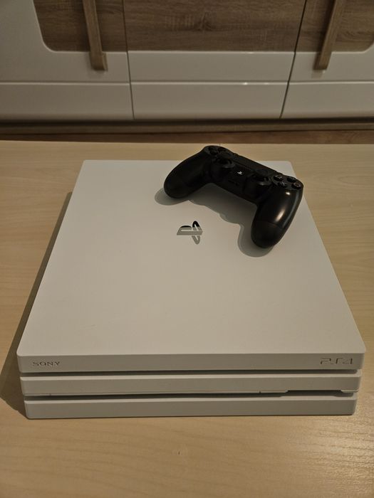 PS4 Pro 1TB Branca com comando