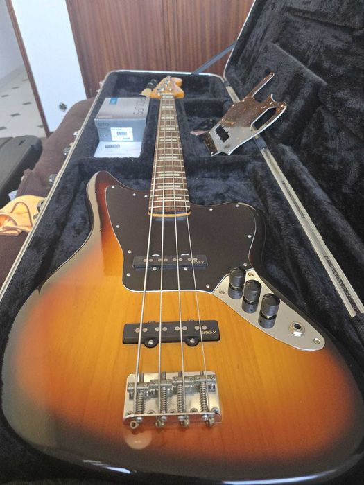 Fender Jaguar Bass MIJ 2007/08 + EMG JX + Hard Case (modificado)