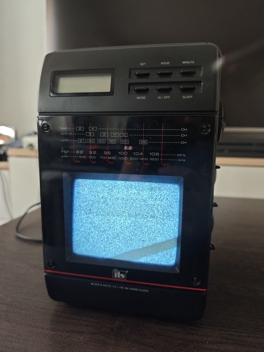 Przenośny telewizor ITS czarno biały sprawny