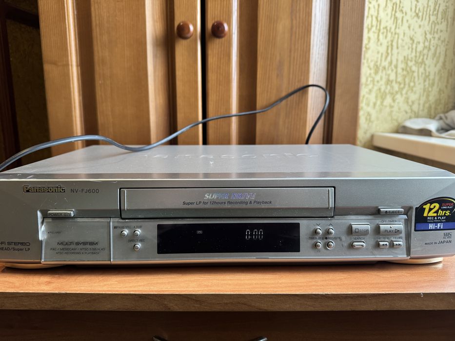 Видеоплеер panasonic nv-fj600am и akai vs r150edg