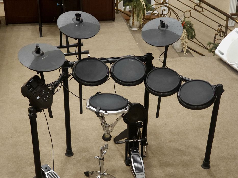 Alesis nitro mesh kit електронні барабани