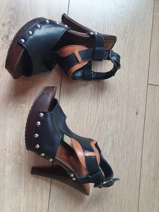 Drewniane buty na obcasie