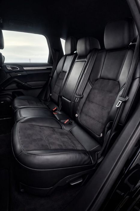 Porsche Cayenne E-Hybrid - 416 cv - SUV de luxo