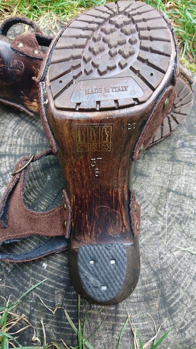 Venezia brązowe zamszowe sandałki sandały drewniaki.