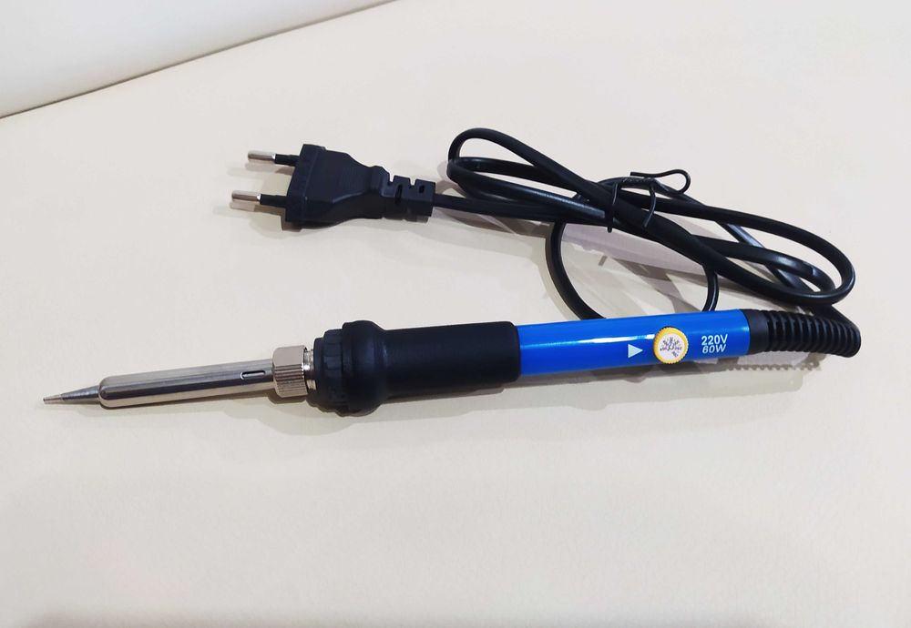 Паяльник на 60 Вт с регулировкой температуры от 200 до 450 ° C