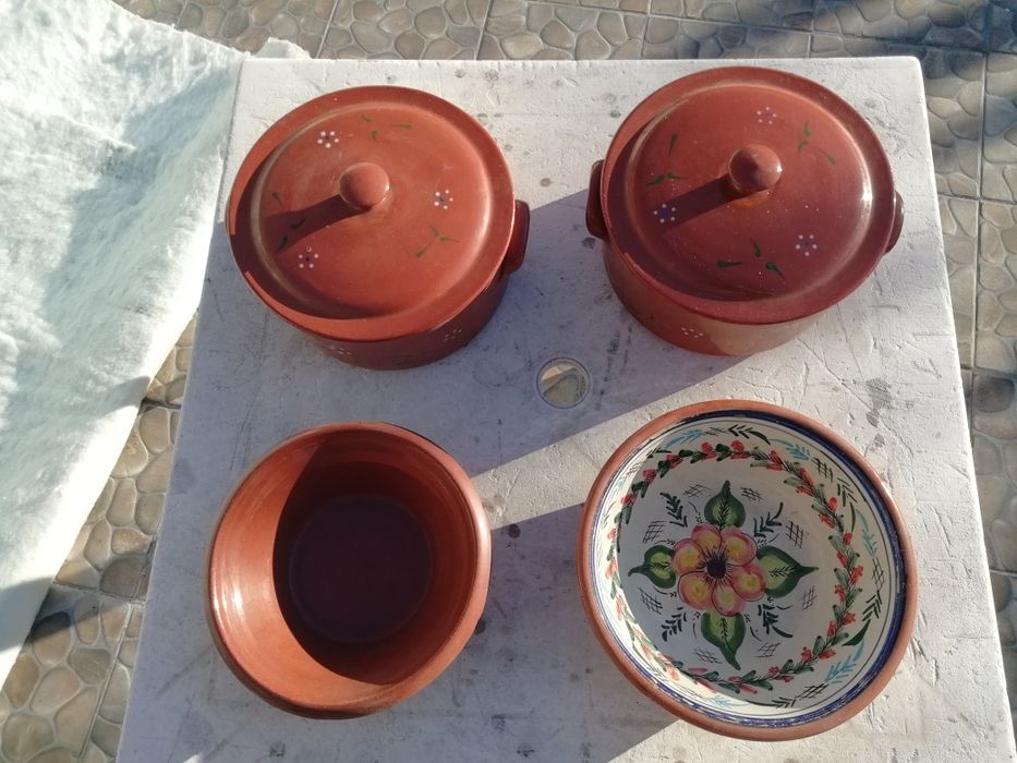 2 Tachos e 2 Tijelas de Loiça Antiga