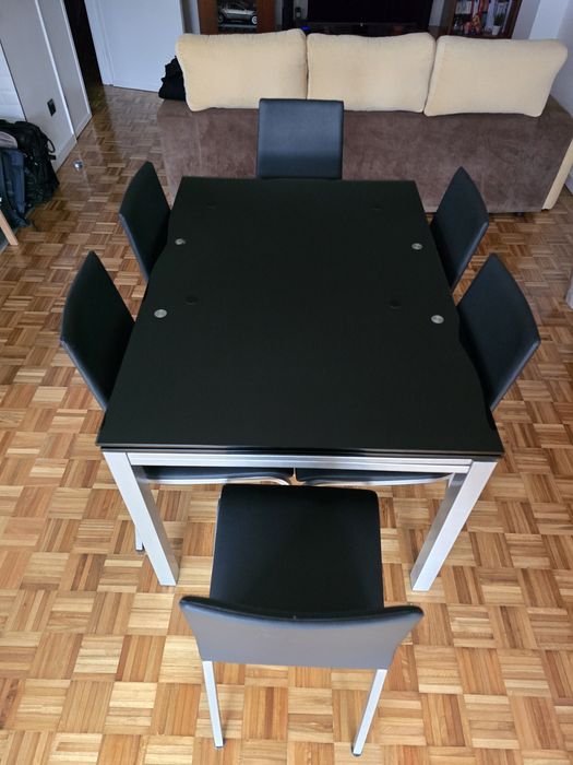 Mesa de Jantar Extensível + 6 Cadeiras – Excelente Estado