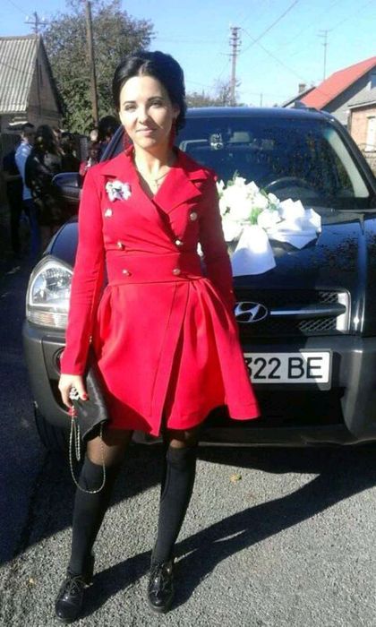 Шикарна  червона сукня