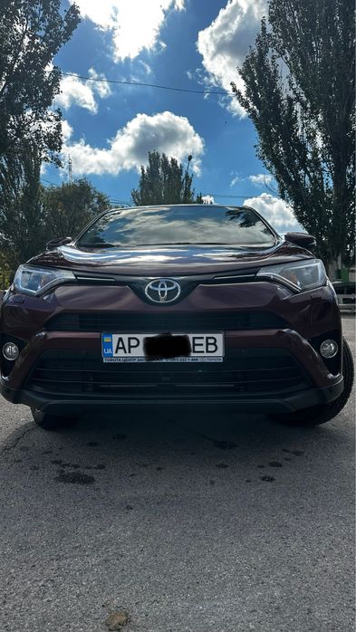 Toyota RAV4 2017 года