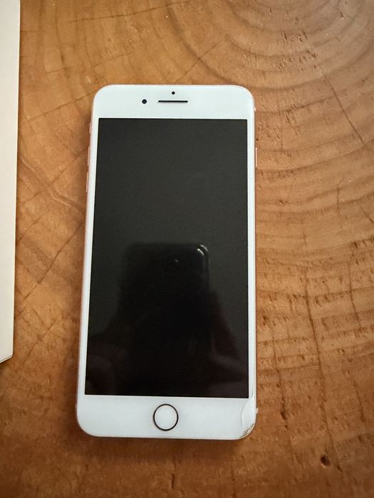 Telefon biały smartfon iphone  8 plus