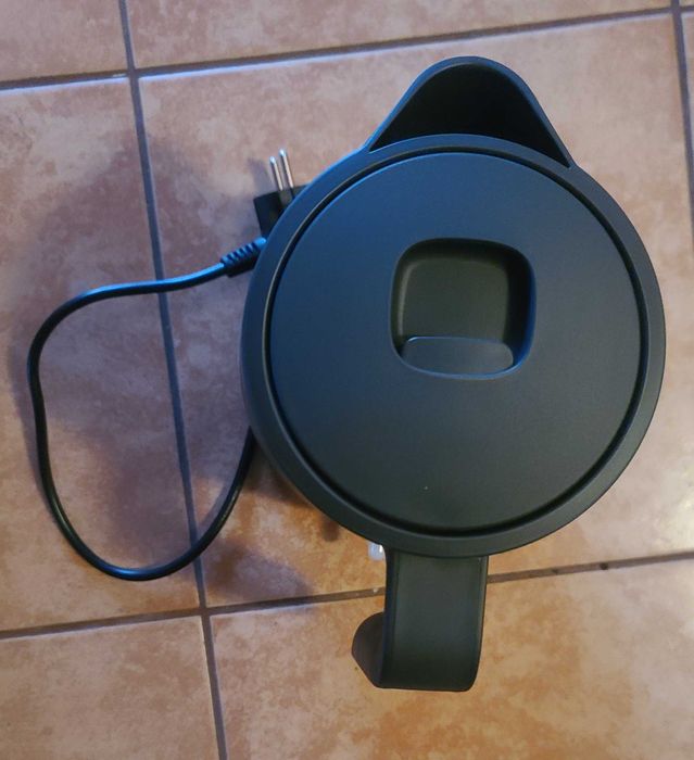 Електрочайник PHILIPS чорний 1,7 л знімний фільтр 2200 Вт захист