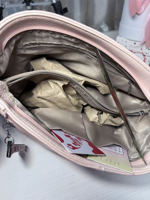 Рожева перламутрова сумка в ідеальному стані