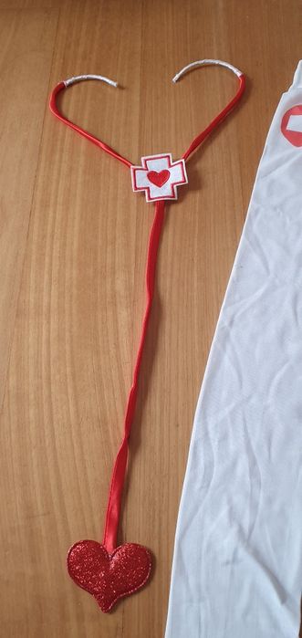 Meias e colar de enfermeira