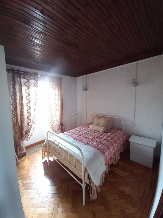 Moradia V6 com terreno para exploração