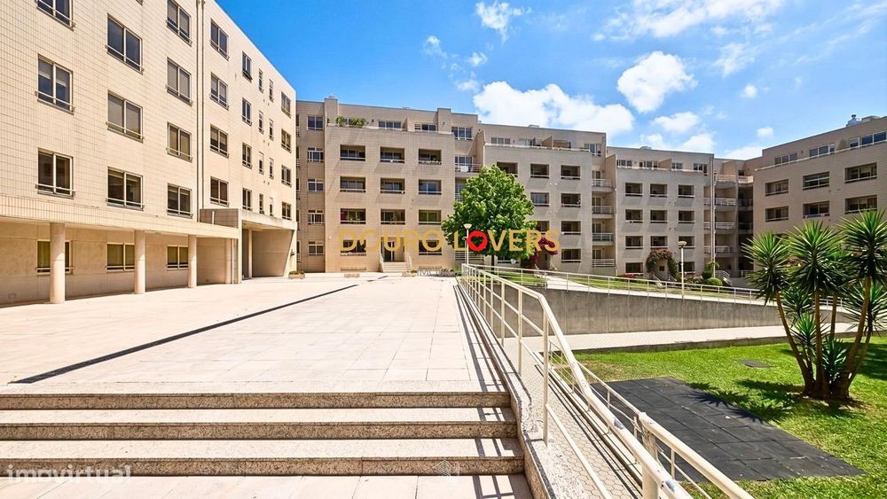 Apartamento T1+1 com terraço no Vyla Penedo