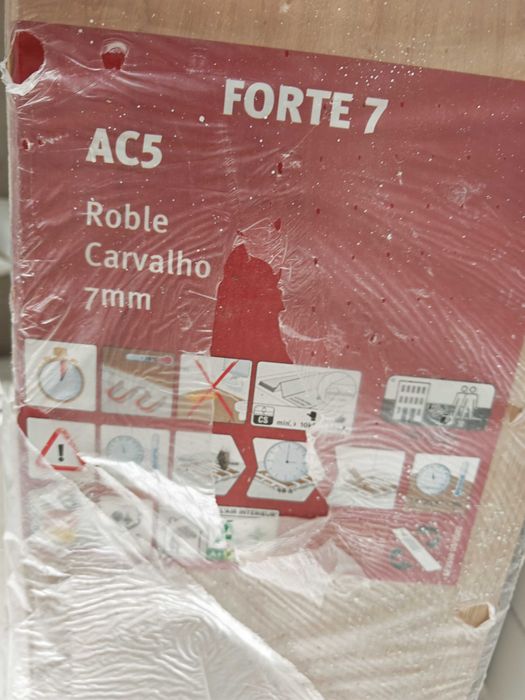 Chão Vinilico PVC novo + usado 30m2 Carvalho neutro AC5