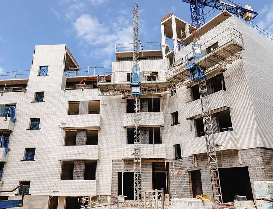 Plataforma Elevatória de Cremalheira ALBA PEC 120 – Alta Performance e Segurança