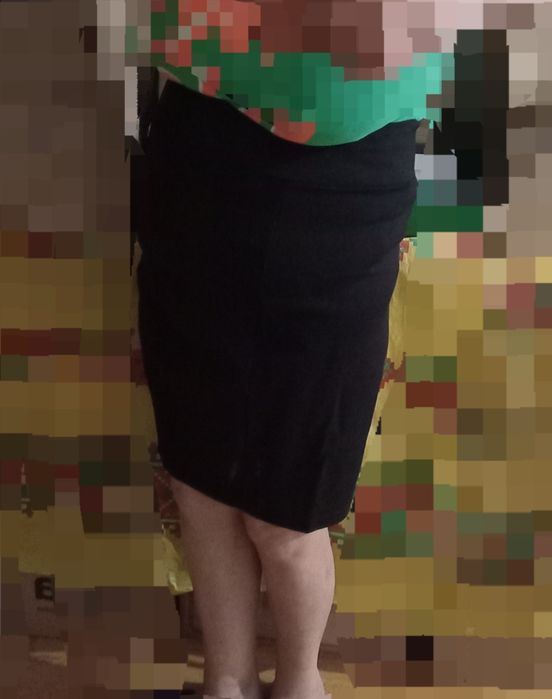 Спідниця чорна, з еластаном, розмір L