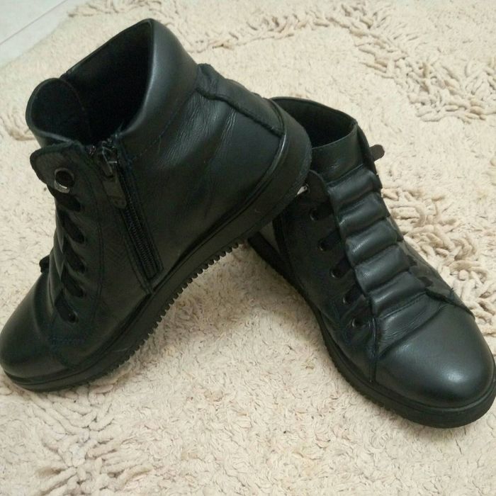 Взуття для хлопця р.35.