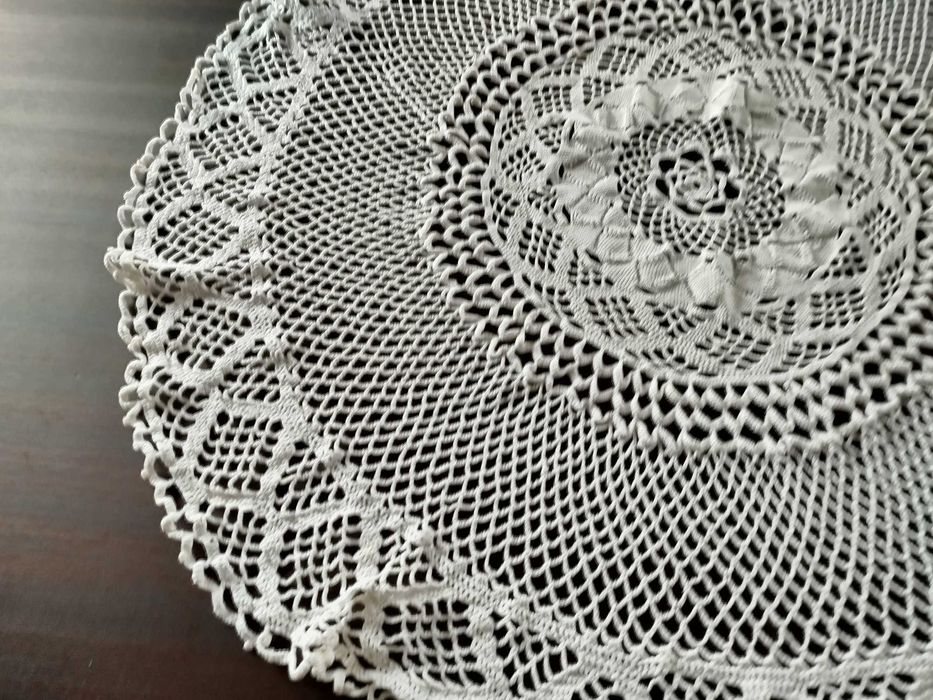 Toalha para mesa redonda em crochê feito a mão