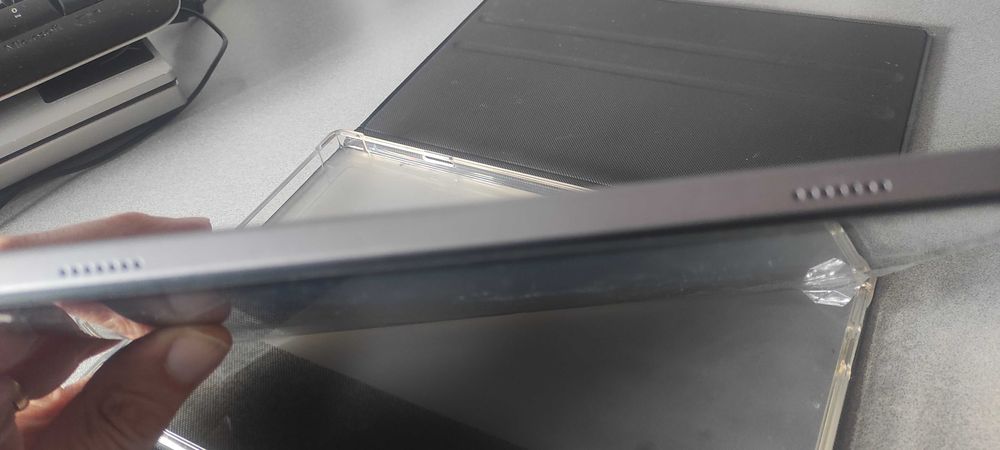 Tablet 10,1" c/ capa e caixa original - avariado p/ peças