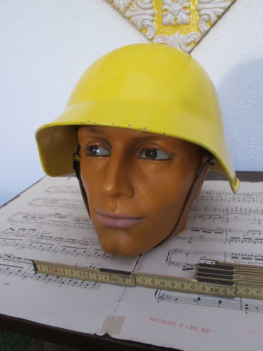 Capacete Bombeiros ou Proteção Civil Suíça - Antigo