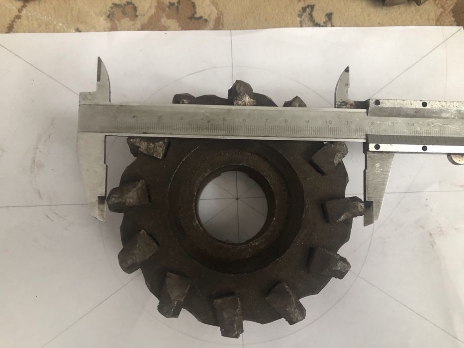 Продам токарный инструмент інструмент для токарного станку