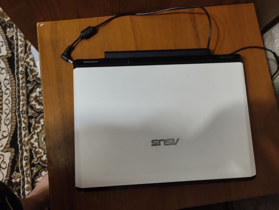Ноутбук ASUS F6E, Intel Core 2 Duo T5750, 1GB RAM, HDD 320GB