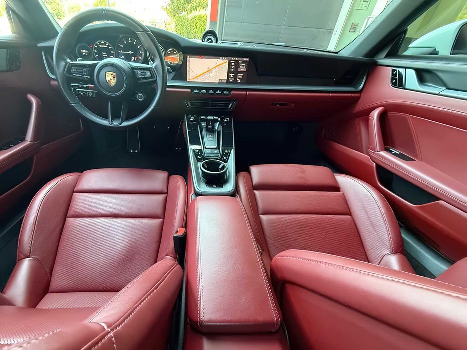 Porsche 911 Carrera 4S      2020