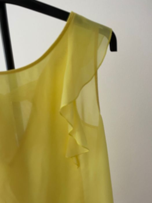 Blusa amarela com laço