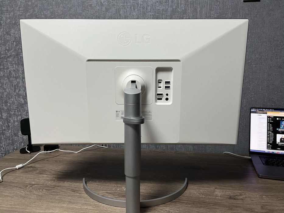 Монітор LG 32UL950 - W