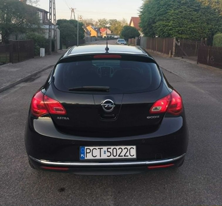 Opel Astra Hatchback 1.4 Benzyna  2013 rok  121 870 kM