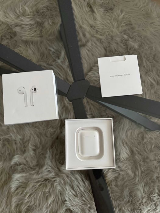 Apple AirPods 2 A2032 MV7N2ZM/A - uszkodzony mikrofon