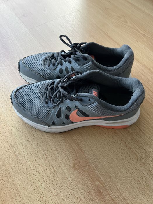 Tenis Nike senhora 38.5