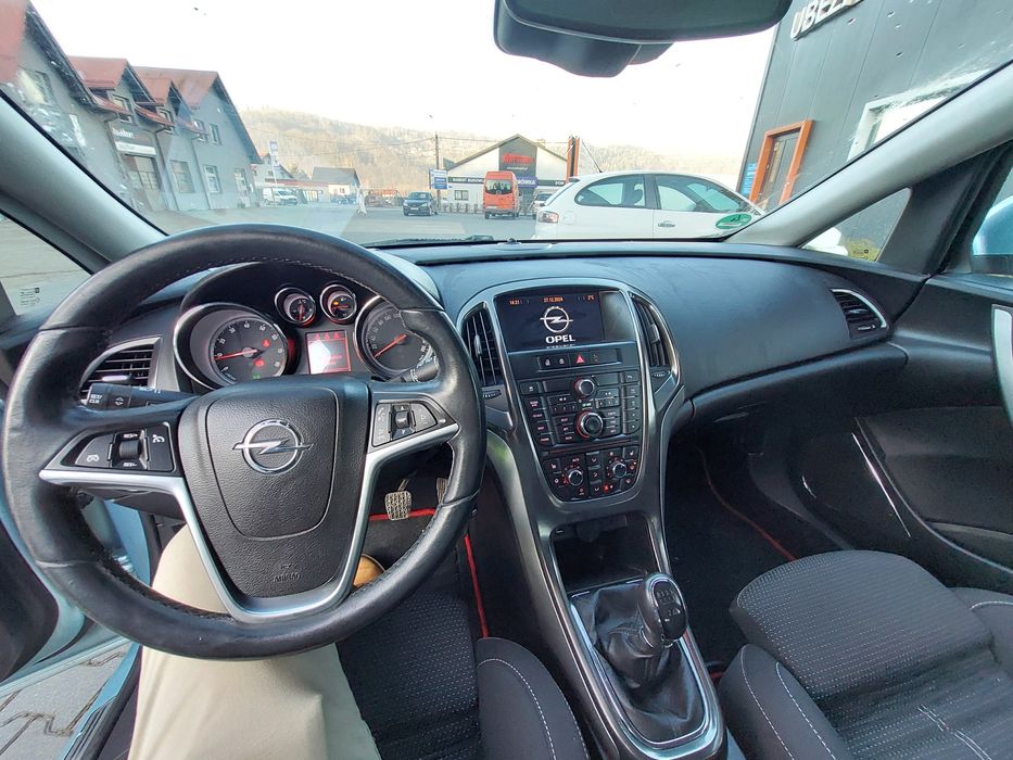 Opel Astra J Cosmo 1.6 16V HB 5D