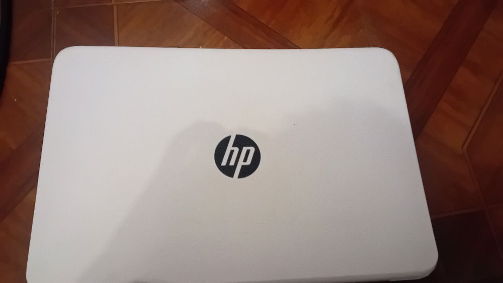 Portátil HP Stream 14 Branco – Funcional c/ Carregador (Ecrã Partido)