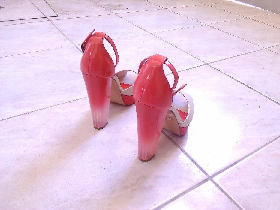 Sapatos Senhora com Salto Alto - Novos