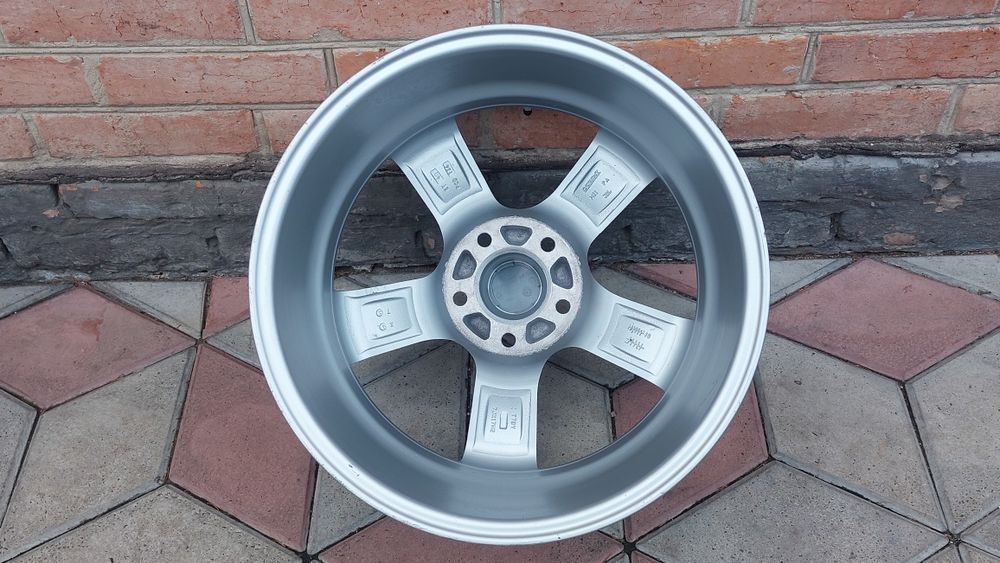 Диски Dezent R17 5x114,3 ET40 J7,0 ЦО: 71,6 мм Renault Toyota Lexus Honda Mazda Hyundai KIA Mitsubishi Nissan Jeep