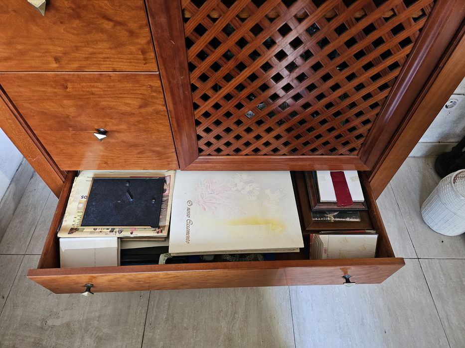 Bar,  aparador e móvel de arrumação