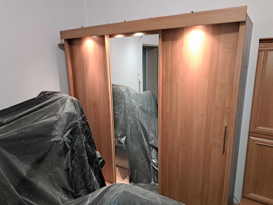 Sprzedam szafę wym. w cm: 210wys x 205dł x 60gł